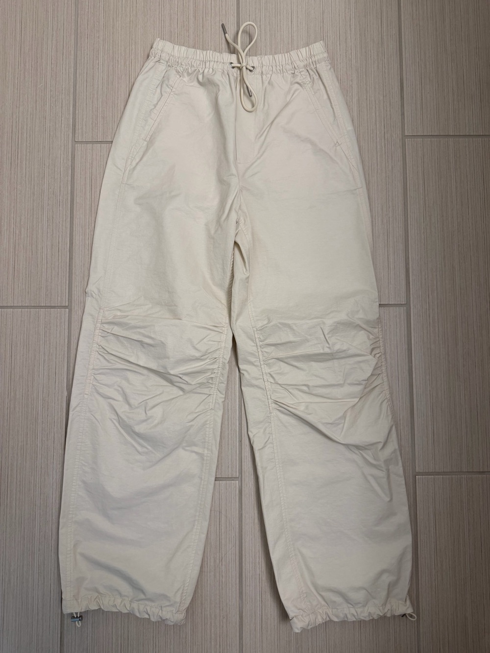 Women’s Abercrombie & Fitch Cream Drawstring Cargo Pants